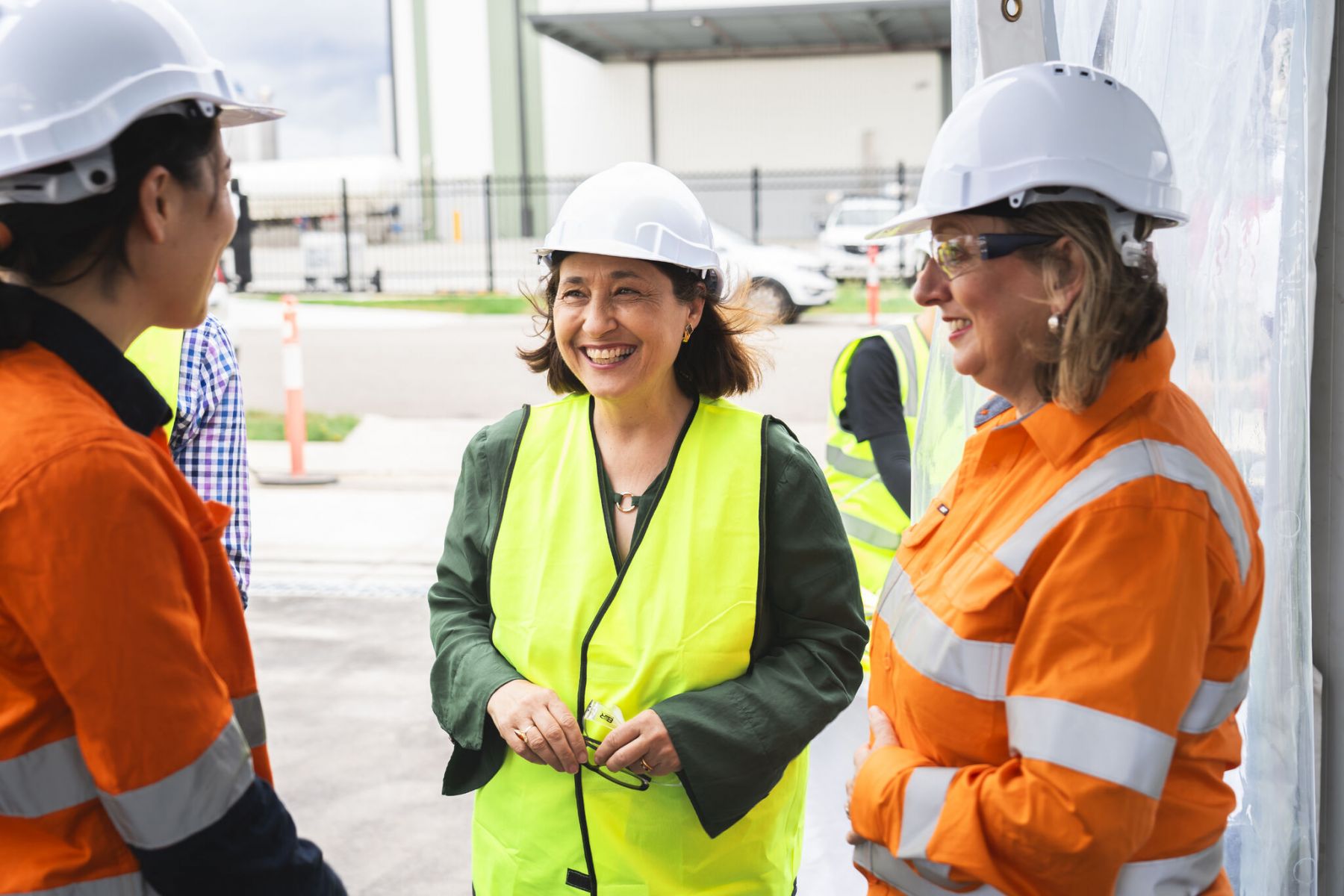 Perfection Private managing director Steven Murphy, Member for Cranbourne Pauline Richards, Shell Energy Australia CEO Tony Keeling, Minister for Energy and Resources, Eku Energy Chief Operating Officer Tom Best